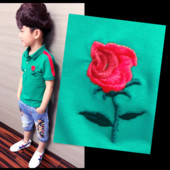 Κομψή κυρία φόρεμα με μακριά μανίκια και λαιμόκοψη σε σχήμα V