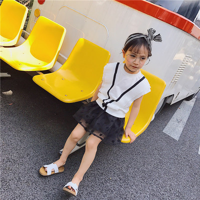 Модерен детски комплект за момичета включващ потник и пола на точки