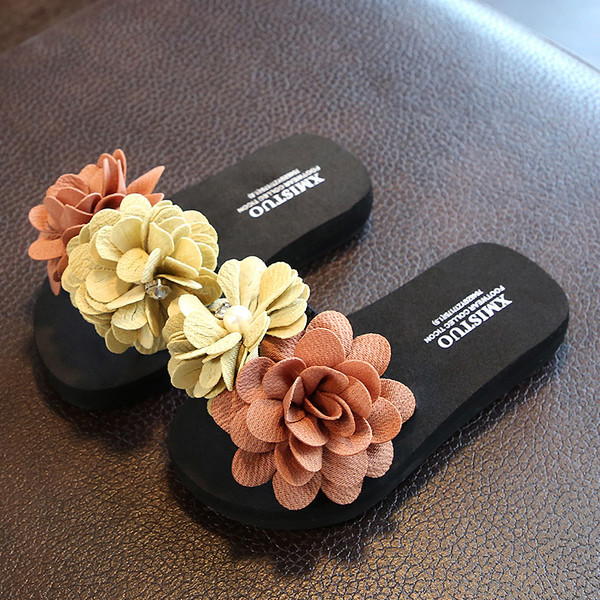 Papuci copii cu motive florale in diferite culori