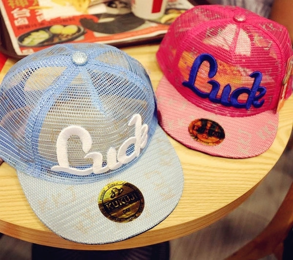 Детска мрежеста шапка в няколко цвята подходяща за момичета и момчета