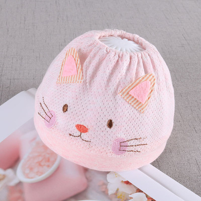 Бебшка лятна шапка в няколко модела с 3D елементи и бродерия