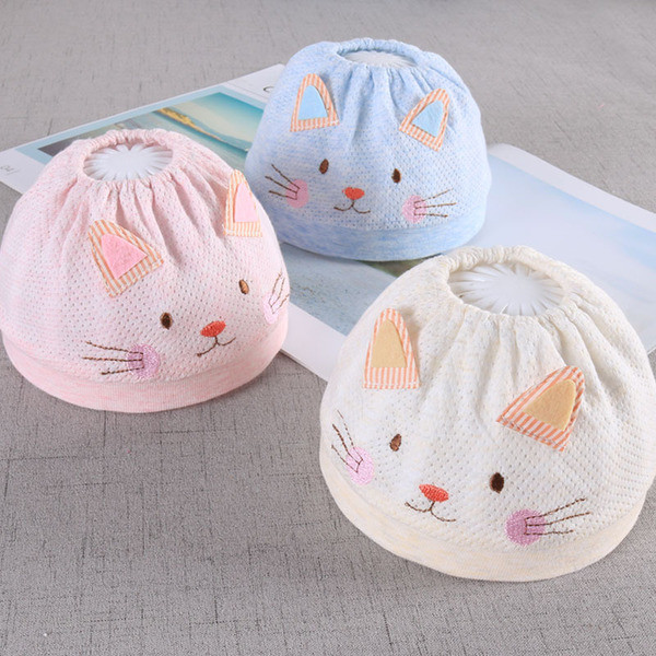 Бебшка лятна шапка в няколко модела с 3D елементи и бродерия