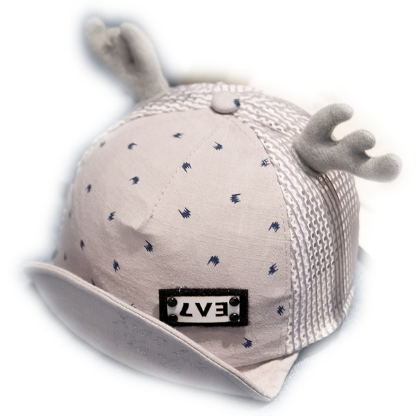 Бебешка модерна шапка с мрежа и 3D елемент