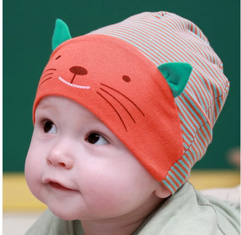 Бебешка раирана памучна шапка с бродерия 