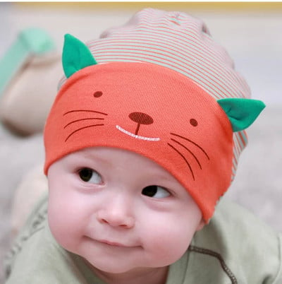 Бебешка раирана памучна шапка с бродерия 