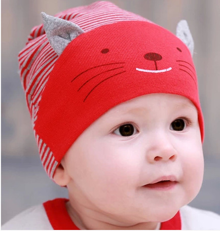 Palarie bebelus cu dungi din bumbac cu broderie