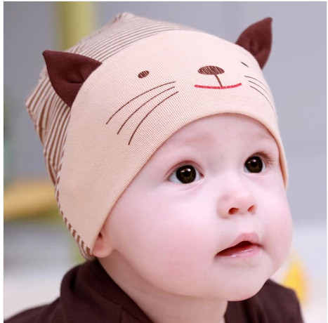 Palarie bebelus cu dungi din bumbac cu broderie