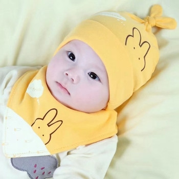 Комплект за бебе - шапка и лигавник в няколко цвята с щампа