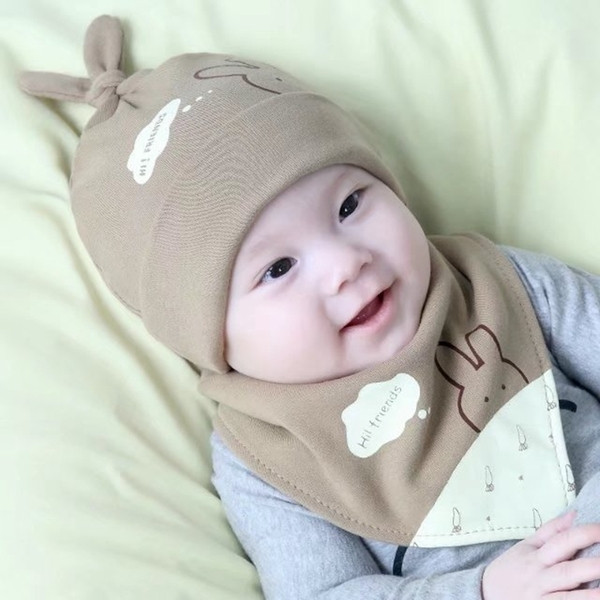 Babakészlet - sapka és előke több színben, nyomattal