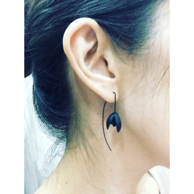 Women`s earrings in black - Flower