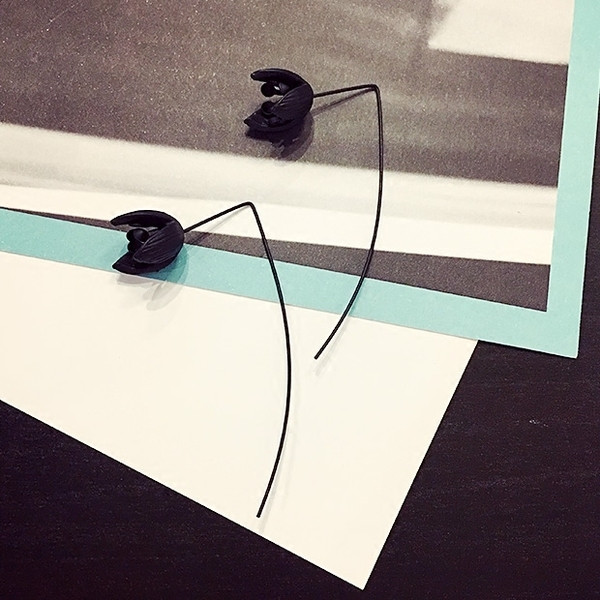 Дамски обеци в черен цвят - Цвете