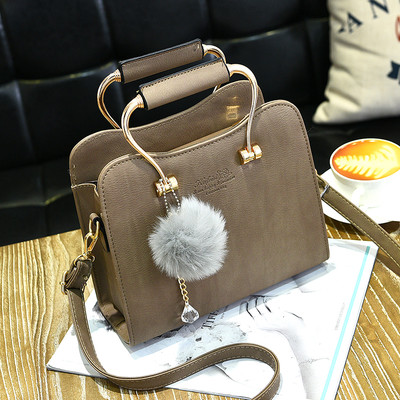 Дамска стилна чанта в няколко цвята с дълга дръжка