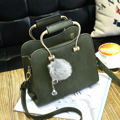 Дамска стилна чанта в няколко цвята с дълга дръжка