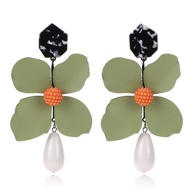 Κυρίες σκουλαρίκια σε σχήμα λουλουδιού σε διάφορα χρώματα