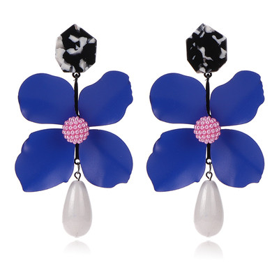 Κυρίες σκουλαρίκια σε σχήμα λουλουδιού σε διάφορα χρώματα