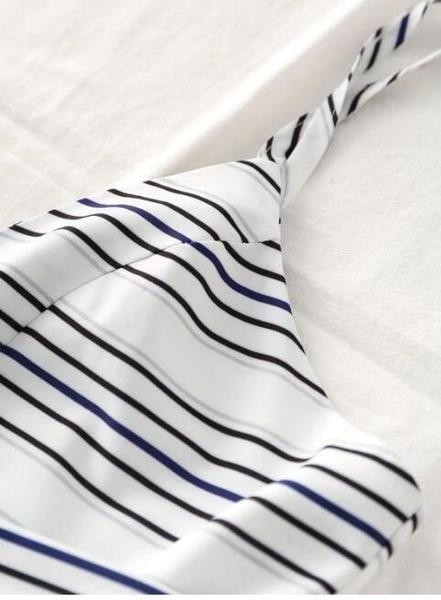 Salopetă de damă modernă cu decolteu în V