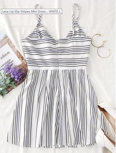 Salopetă de damă modernă cu decolteu în V