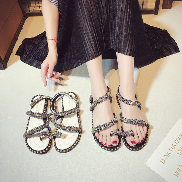 Μοντέρνα γυναικεία σανδάλια σε δύο χρώματα