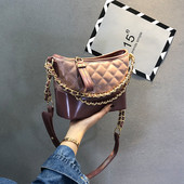 Geanta de dama cu maner lung si elemente metalice