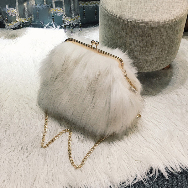 Geantă modernă de damă cu husă de puf