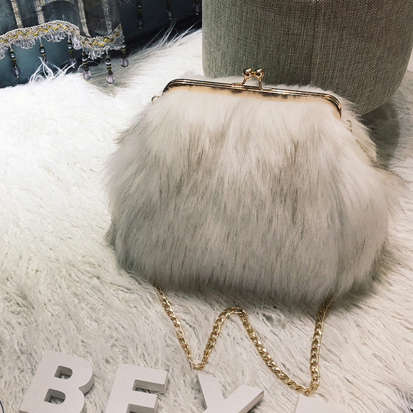 Geantă modernă de damă cu husă de puf