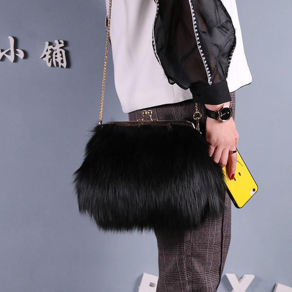 Geantă modernă de damă cu husă de puf