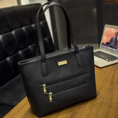 Κομψή γυναικεία τσάντα με εξωτερική τσέπη