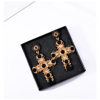 Cercei de dama in forma de cruce cu pietre decorative in doua culori