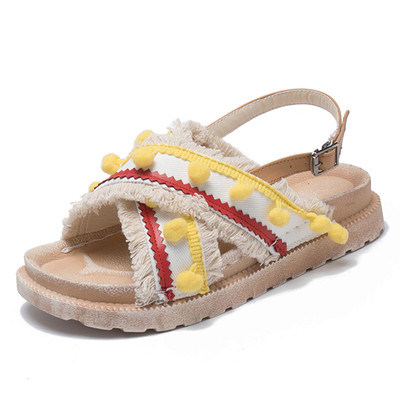 Μοντέρνα γυναικεία σανδάλια με φούντες σε δύο χρώματα