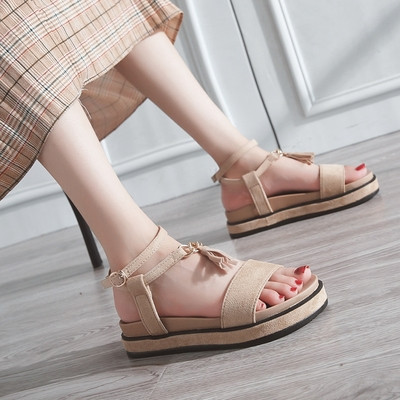 Γυναικεία σανδάλια σε δύο χρώματα με ψηλά πέλματα