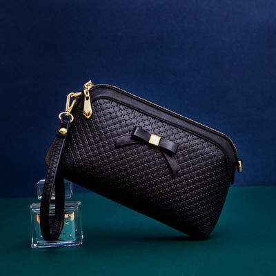 Κυρίες κομψή τσάντα σε διάφορα χρώματα με κορδέλα