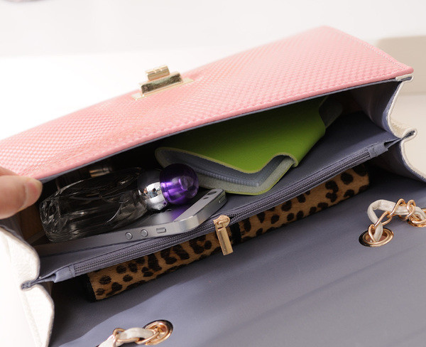 Geanta de dama in mai multe culori cu decor metalic