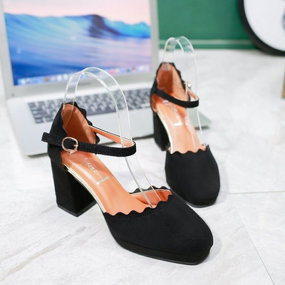 Κομψά γυναικεία παπούτσια με δίχρωμη δύναμη