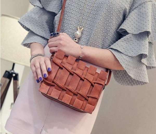 Дамска модерна чанта в няколко цвята от еко кожа