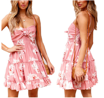 Καλοκαιρινή κυρία φόρεμα μοντέλο με floral μοτίβα