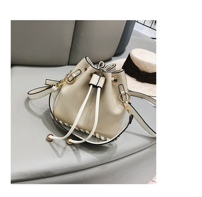 Νέο μοντέλο τσάντα κυρίες με πολύχρωμα στοιχεία