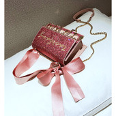 Μικρή τσάντα με κεντήματα, μεταλλικά στοιχεία και μπροκάρ