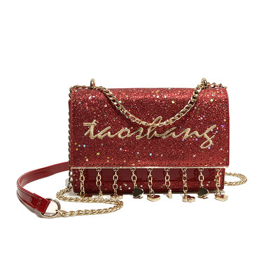 Μικρή τσάντα με κεντήματα, μεταλλικά στοιχεία και μπροκάρ