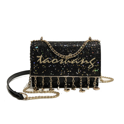 Μικρή τσάντα με κεντήματα, μεταλλικά στοιχεία και μπροκάρ