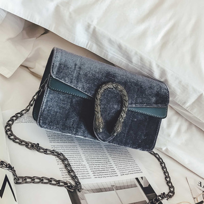 Κυρίες τσάντα σουέτ με μεταλλικό κούμπωμα σε σχήμα ζώου