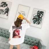 Γυναικεία μπλούζα με πολύχρωμη υποστήριξη σε μαύρο και άσπρο