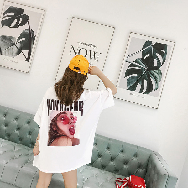 Γυναικεία μπλούζα με πολύχρωμη υποστήριξη σε μαύρο και άσπρο