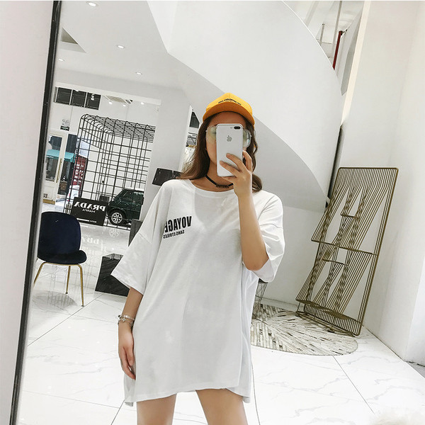 Γυναικεία μπλούζα με πολύχρωμη υποστήριξη σε μαύρο και άσπρο