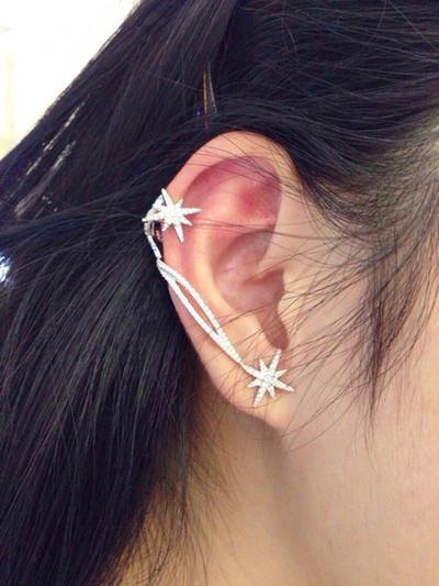 Γυναικείο σκουλαρίκι με μικρές διακοσμητικές πέτρες