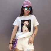 Μοντέρνο γυναικείο t-shirt με έγχρωμη εφαρμογή