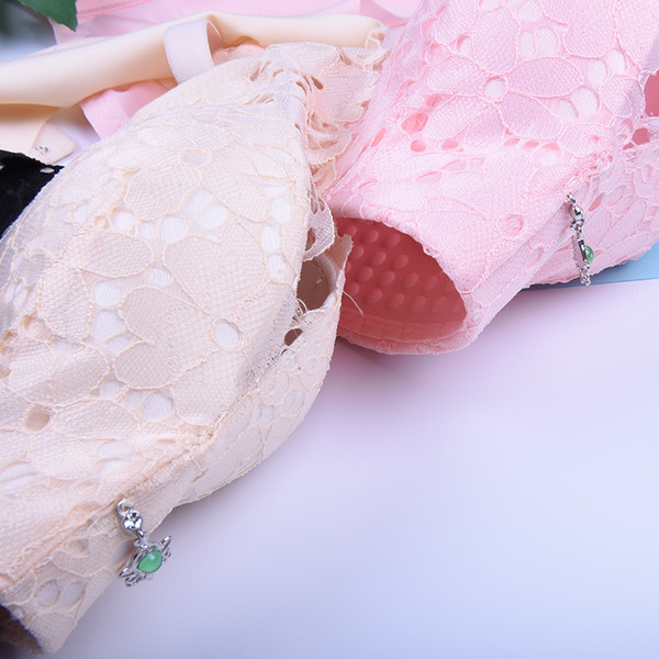 Κυρίες σουτιέν με δαντέλα σε φρέσκα χρώματα