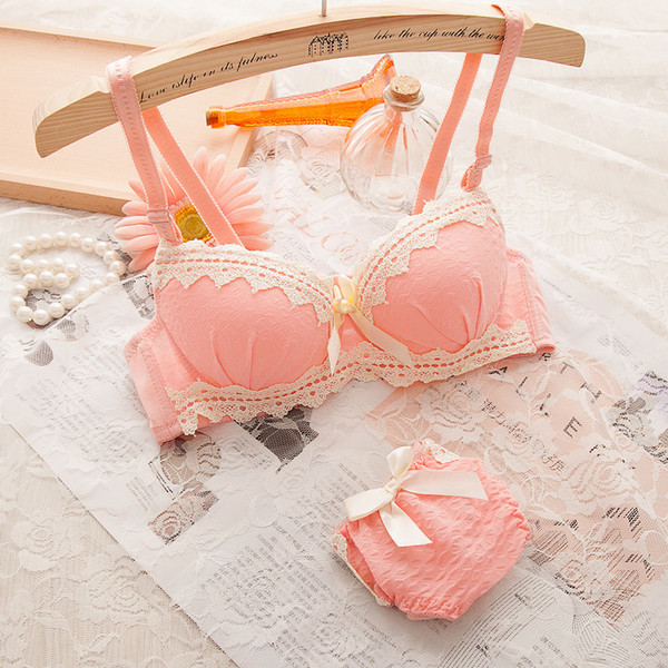 Lenjerie - sutien cu dantela si bikini cu panglica