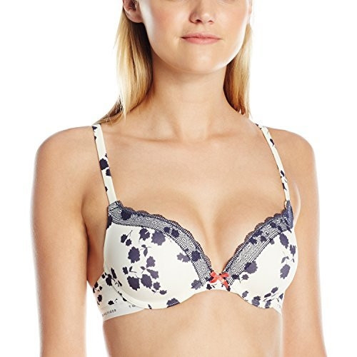 Υποδοχή γυναικών σε διάφορα μοντέλα