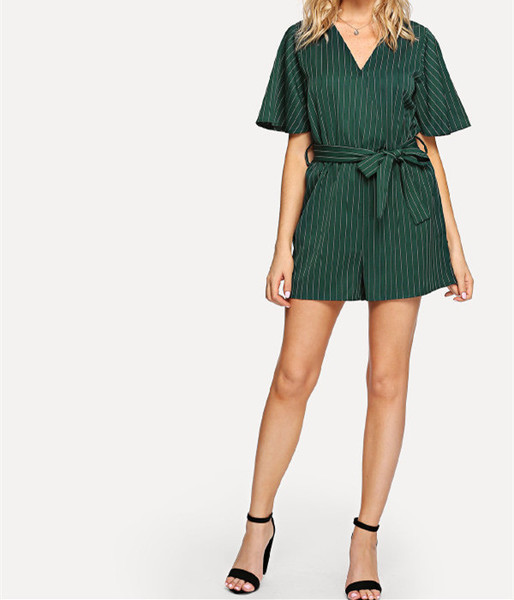 Μοντέρνες γυναικείες φόρμες με 3/4 μανίκια και ντεκολτέ σε σχήμα V