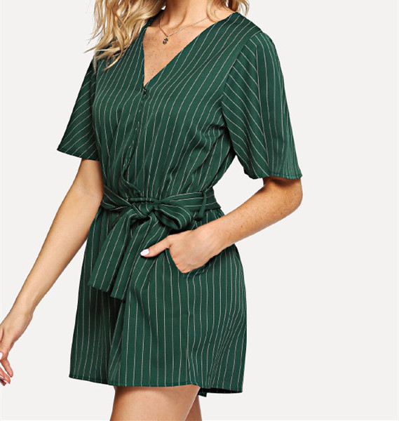 Μοντέρνες γυναικείες φόρμες με 3/4 μανίκια και ντεκολτέ σε σχήμα V